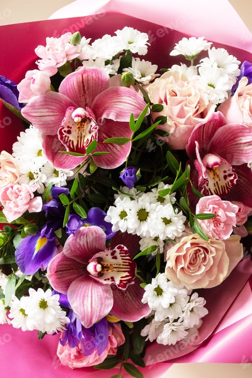 Preview: Beautiful bouquet of blooming delicate pink roses and spring greenery