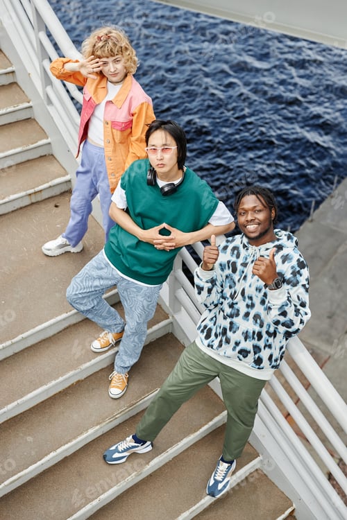 Preview: Diverse young people on stairs looking up