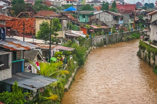 Preview: River flowing through the Bukittingi town