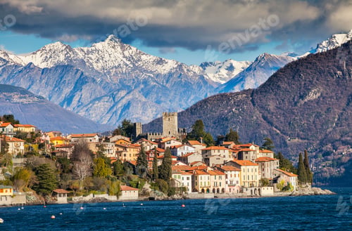 Preview: View of mountains and Lake Como, Italy