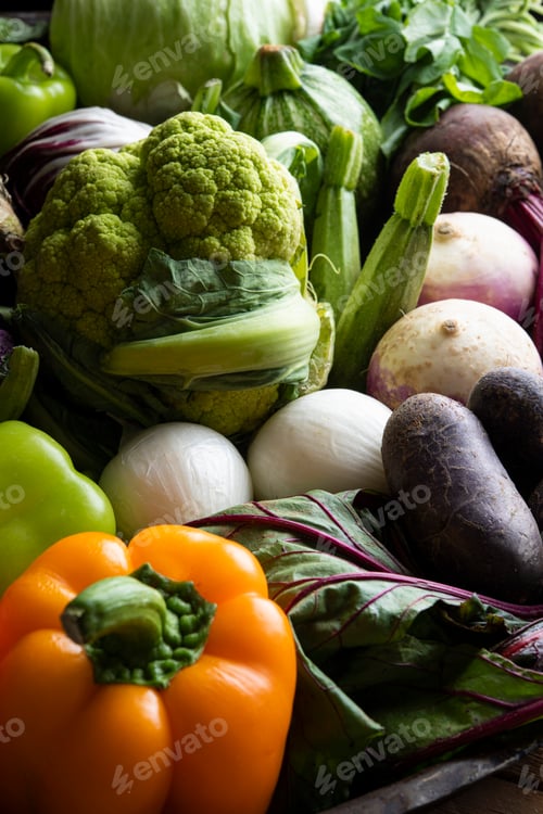 Preview: Large baking pan with fresh mixed colourful vegetables