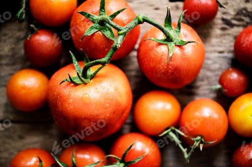 Preview: Closeup of fresh organic tomatoes on wooden background