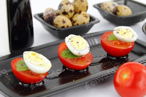 Preview: Quail eggs and tomatoes