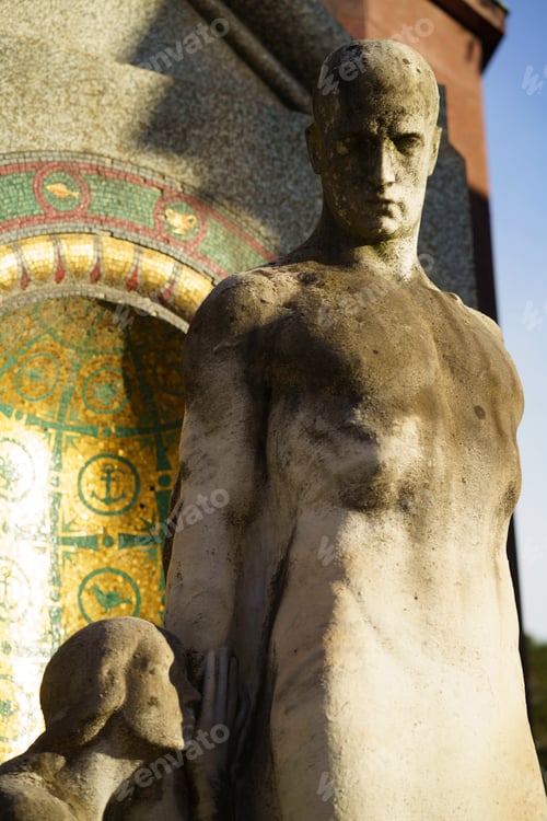 Preview: Statue in the historic Cimitero Monumentale of Milan