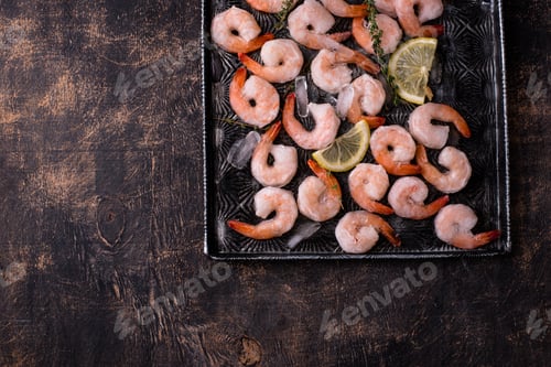Preview: Frozen uncooked prawns or shrimps with lemon