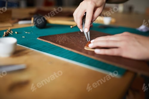 Preview: Leatherworking Closeup