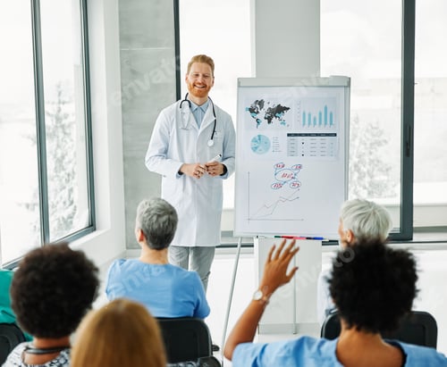 Preview: Doctors and healthcare workers during a meeting