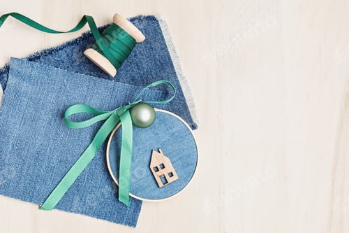 Preview: Diy project of christmas ornaments made of re-purposed old jeans and embroidery hoops