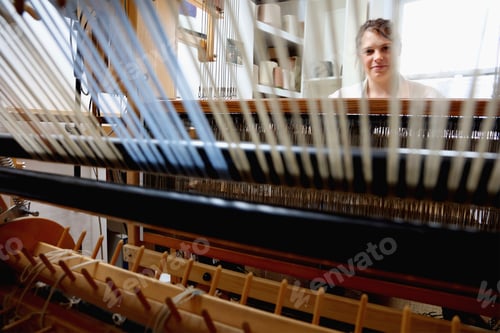 Preview: Young woman using loom