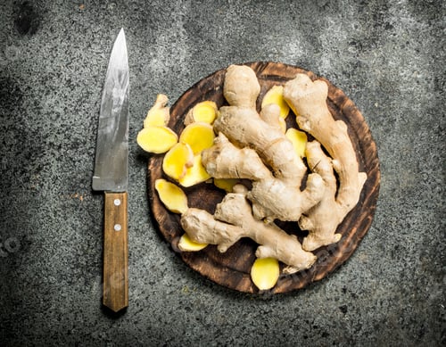 Preview: Fresh ginger on the cutting Board.