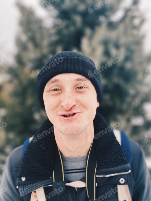 Preview: Smiling man portrait