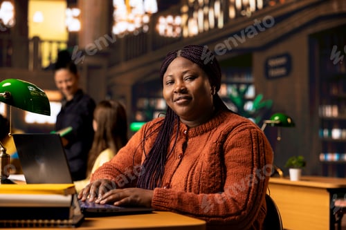 Preview: Portrait of woman mentor preparing teaching materials in the library