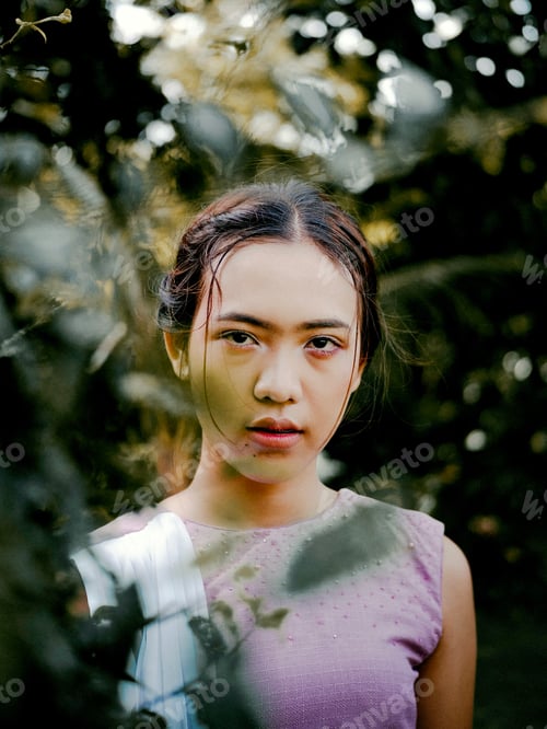 Preview: Young women