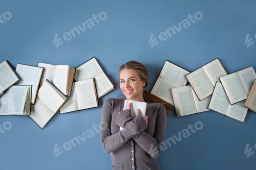 Preview: Smiling woman