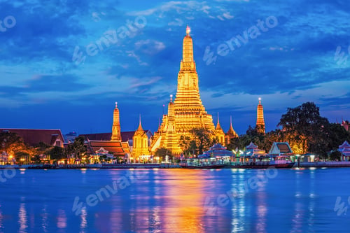 Preview: Wat Arun temple in Bangkok, Thailand in the night