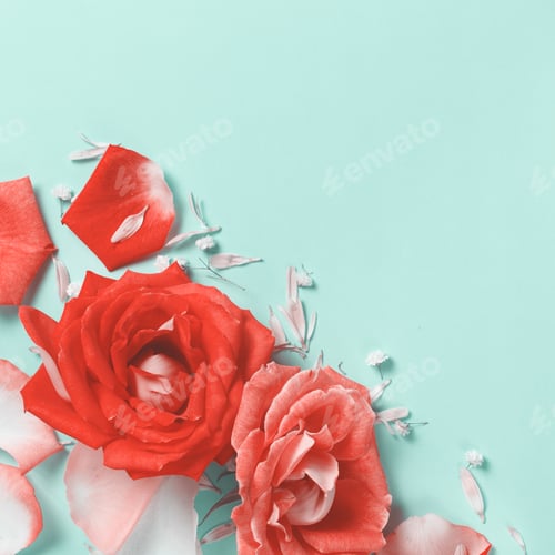 Preview: Spring composition with roses, petals, hearts and gift box