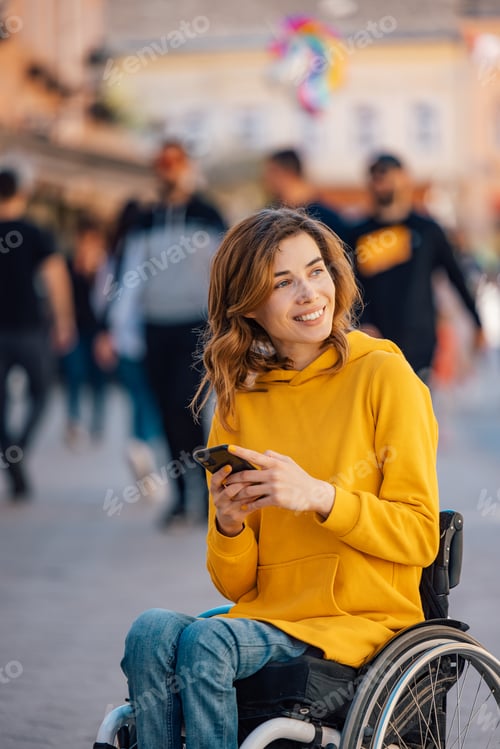 Preview: Adult woman, awaiting for her boyfriend.
