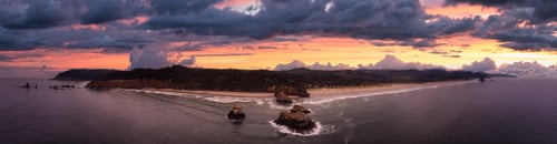 Vista previa: Aerial Panoramic View of the Rocky Pacific Ocean Coast