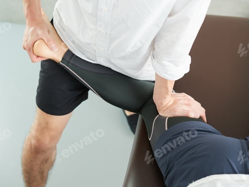 Preview: Japanese woman receiving a buttock massage