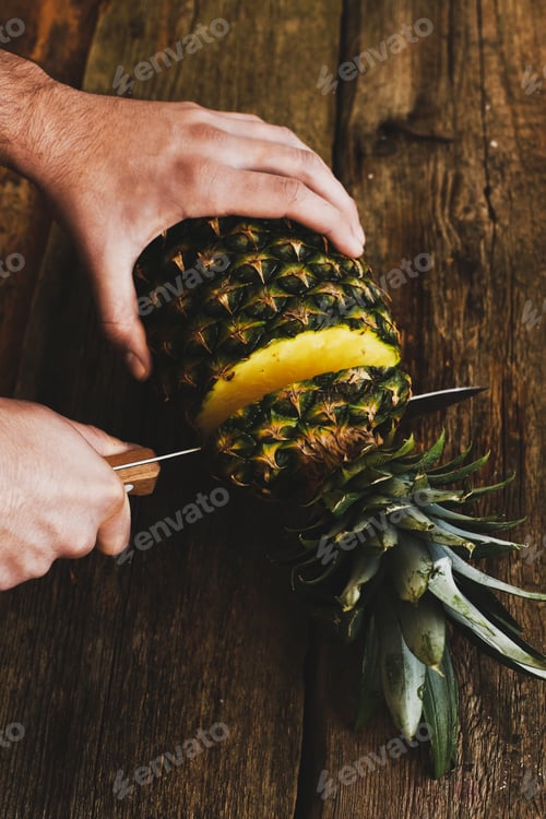 Preview: Guy with pineapple