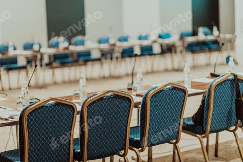 Vista previa: Sala de conferencias Corporativa vacía antes de la reunión de negocios
