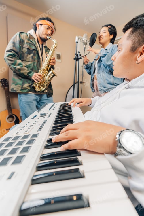 Preview: Pianist, saxophonist and singer in a music record studio
