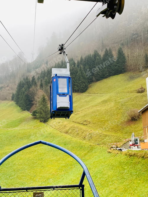 Preview: Cable car in the mountain