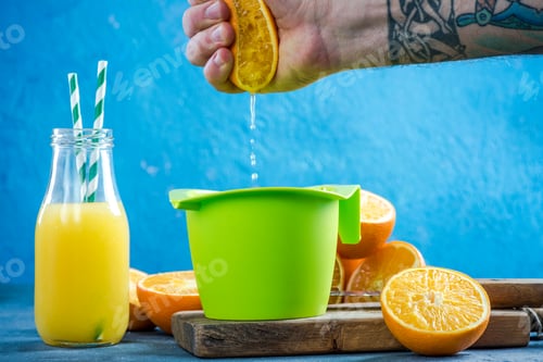 Preview: Making fresh squeezed orange juice