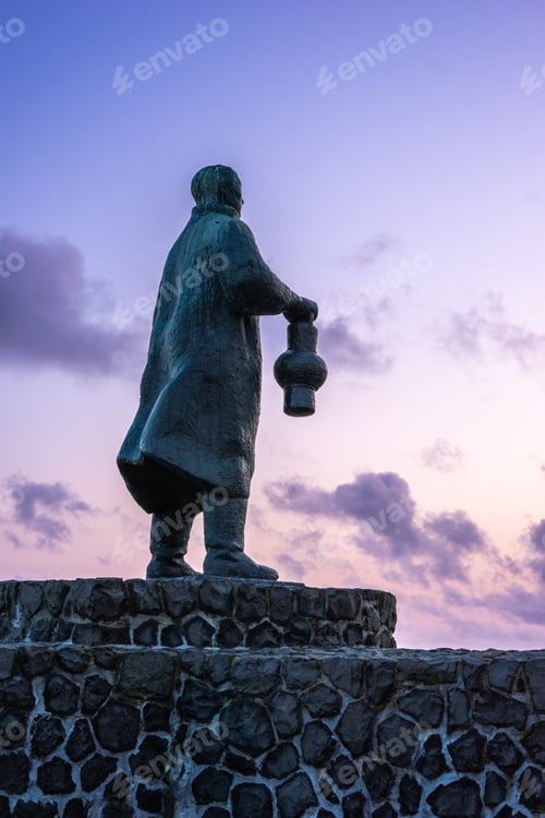 Preview: Statue of a man looking at the sea. He is looking out for the fishermen.