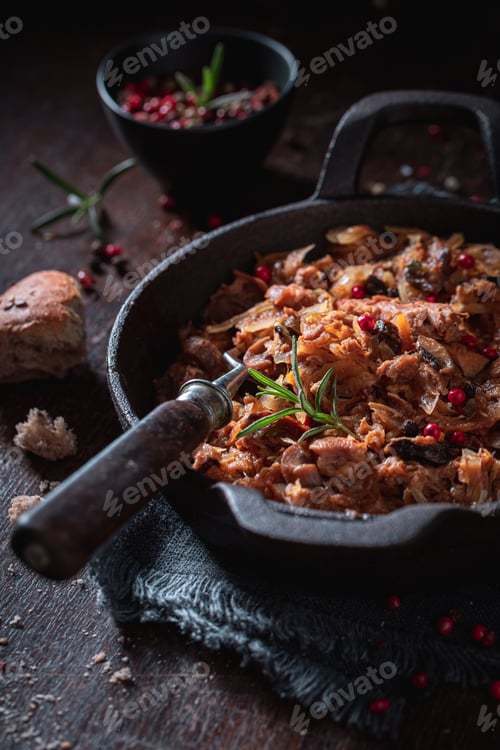 Preview: Tasty and spicy stew made of cabbage and beef.