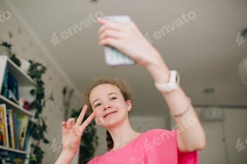 Preview: Teen Smiles, Makes Peace Sign While Taking Selfie