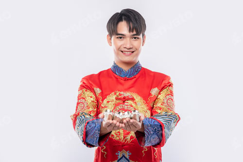 Preview: Man wear Cheongsam suit smile and standing to give the gift money to his family