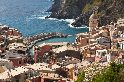 Preview: Vernazza, Cinque Terre, Italy