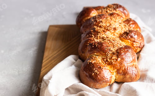 Preview: Challah bread, Shabbat traditional bread.