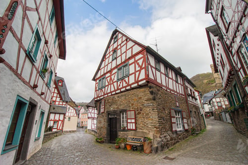 Preview: Beautiful traditional buildings of Monreal, Germany