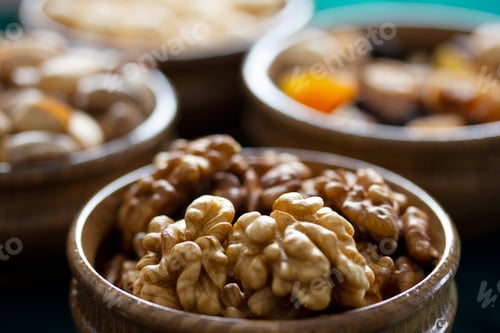 Preview: Fresh walnuts on the plate.