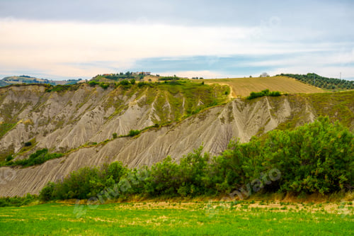 Preview: Country landscape near Appignano del Tronto, Marche, Italy