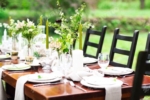 Preview: Decoration of wedding table with crystal vases, flowers and branches