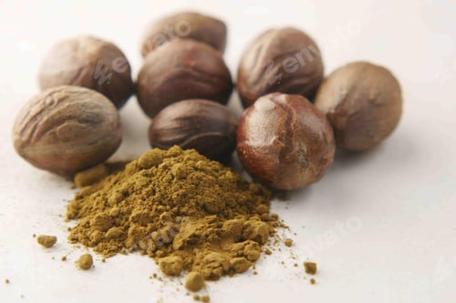 Preview: Ground nutmeg and powder on table close up ,