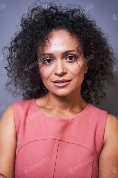 Preview: Portrait of attractive woman looking at camera