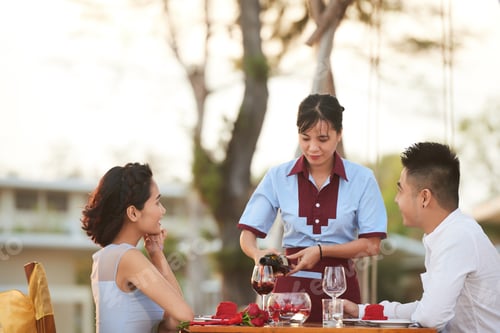 Preview: Serving wine