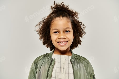 Preview: Stylish little girl in green bomber jacket
