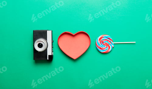 Preview: camera, heart shaped box and lollipop