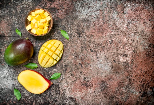 Preview: Pieces of ripe mango in bowl.