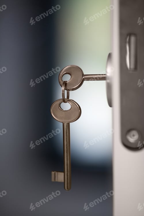 Preview: Keys in the door lock