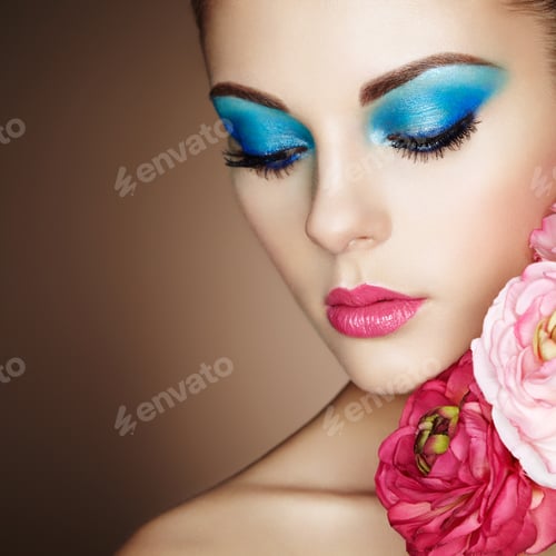 Preview: Portrait of beautiful young woman with flowers