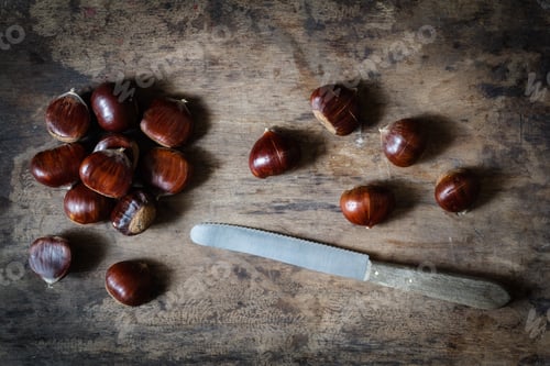 Preview: Sweet chestnuts and knife