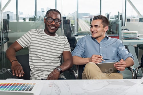 Preview: Two men with digital tablet