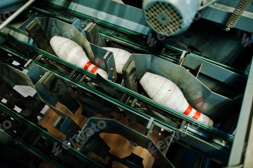 Preview: Bowling pins at bowling machine