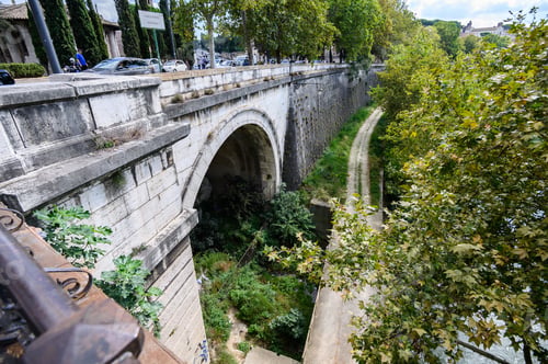 Preview: Rome, Italy. Old cobblestone road along the river Tiber.